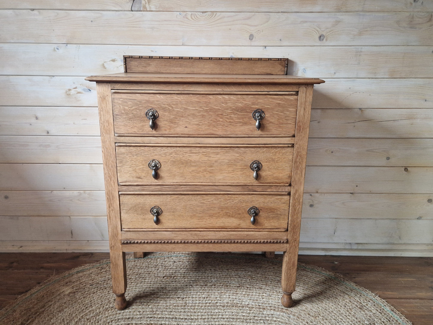 Solid oak chest of drawers