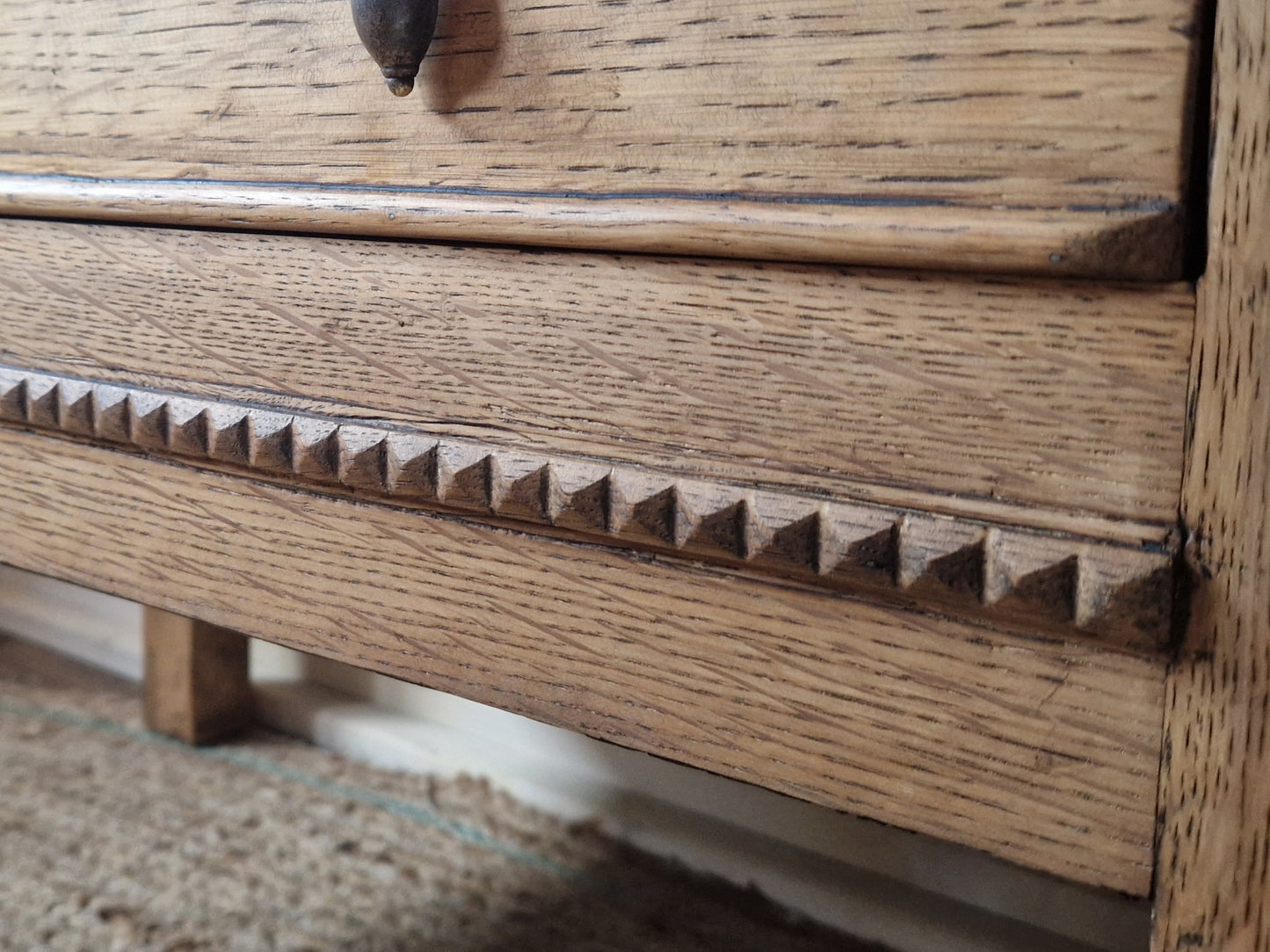 Solid oak chest of drawers