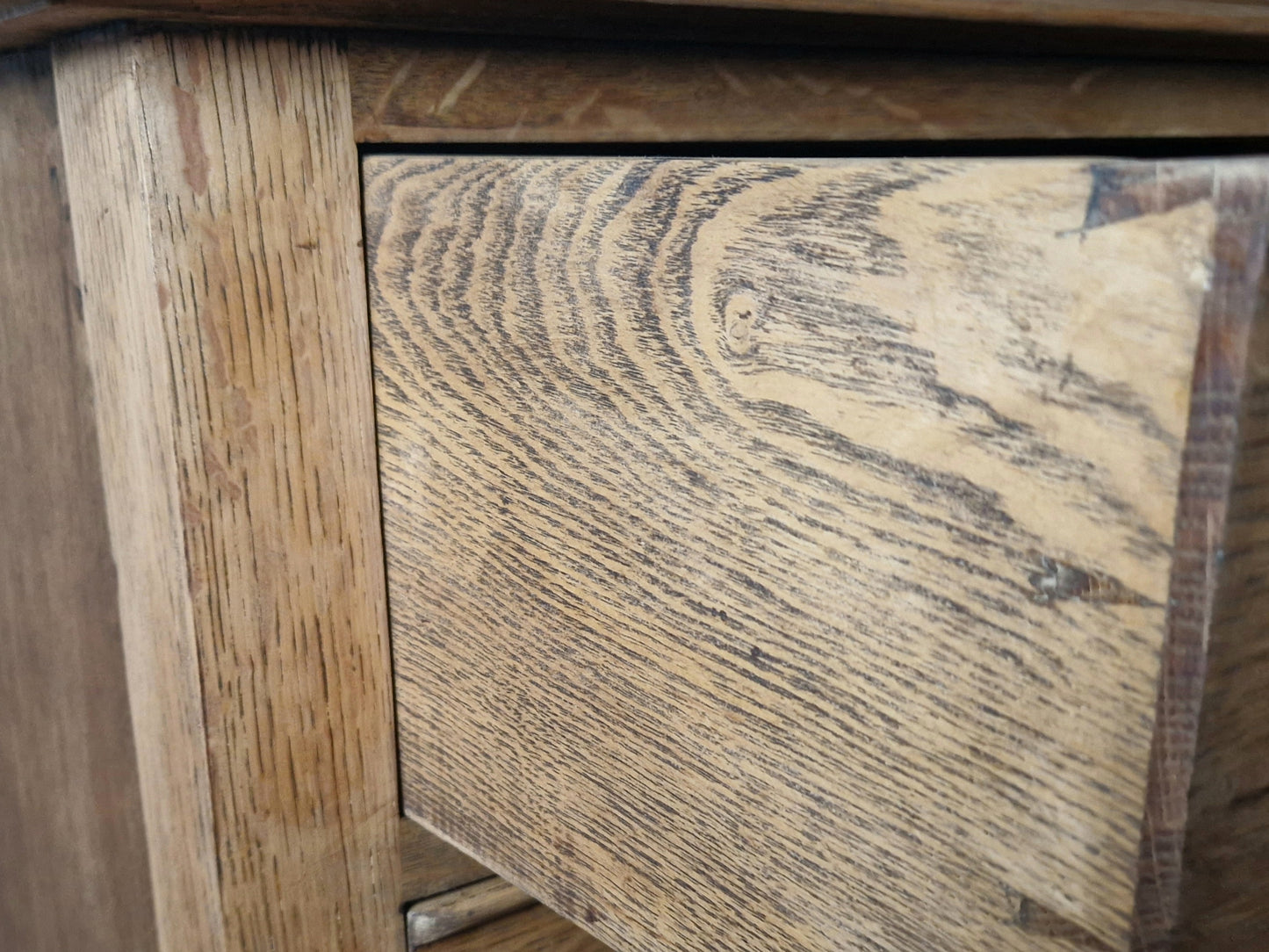 Solid oak chest of drawers
