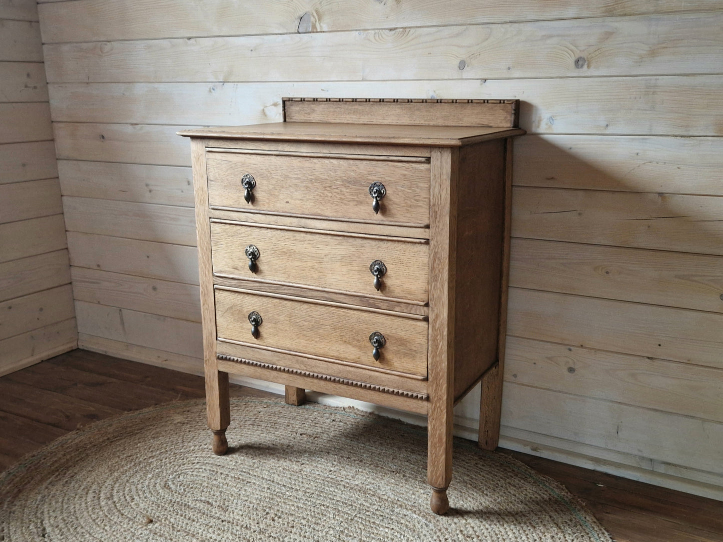 Solid oak chest of drawers