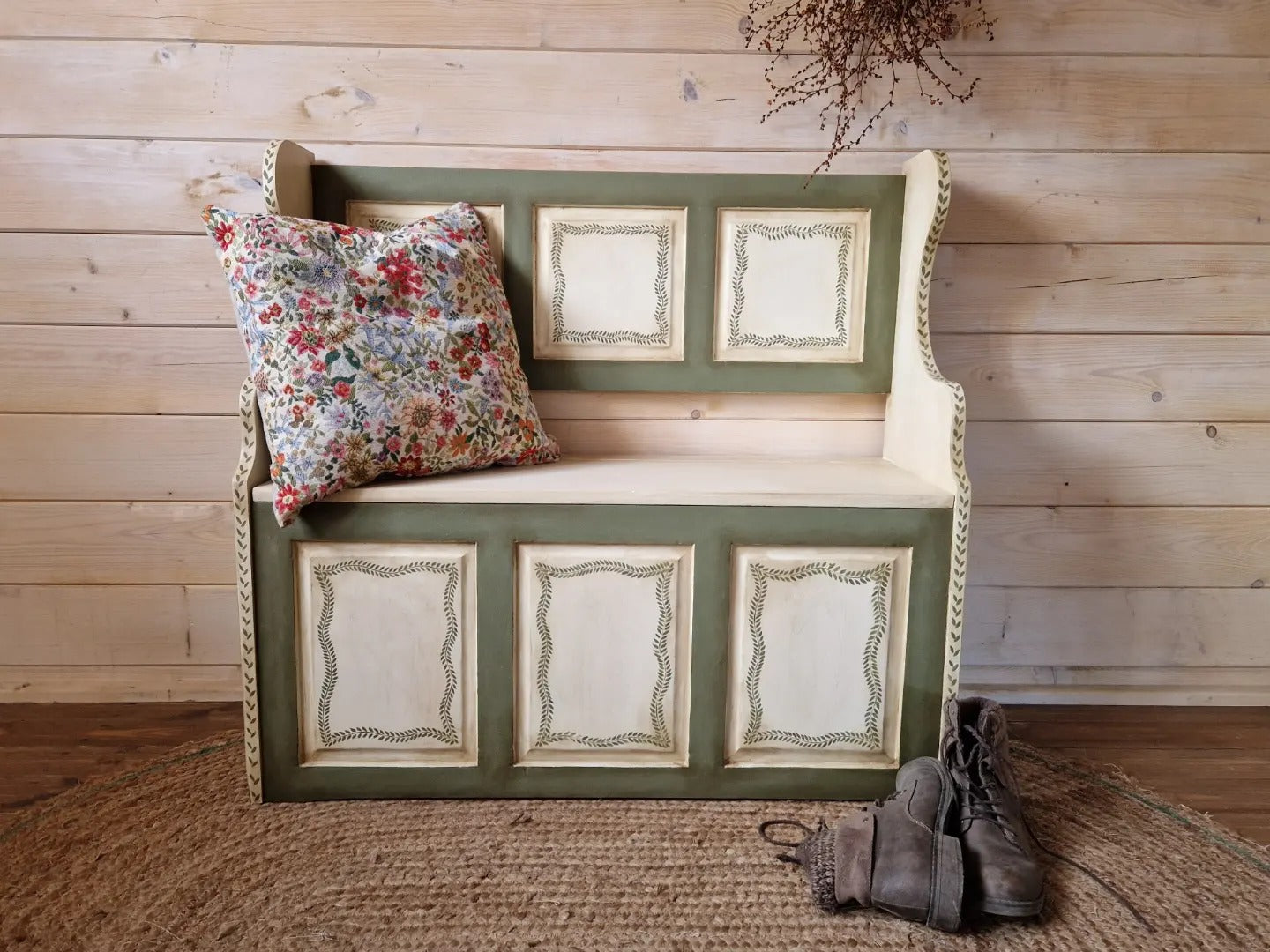 Country chic monks bench