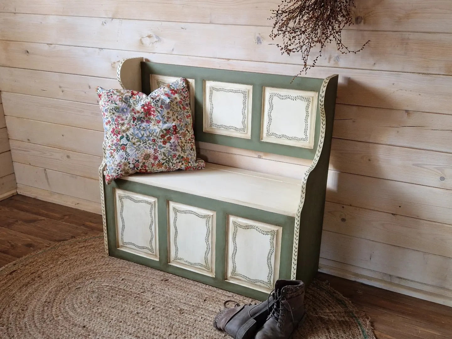 Country chic monks bench